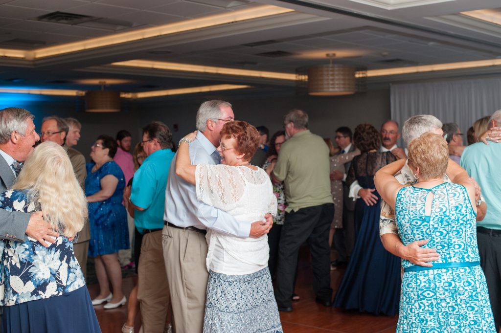 View More: http://christaleephotography.pass.us/lindsayryanwedding