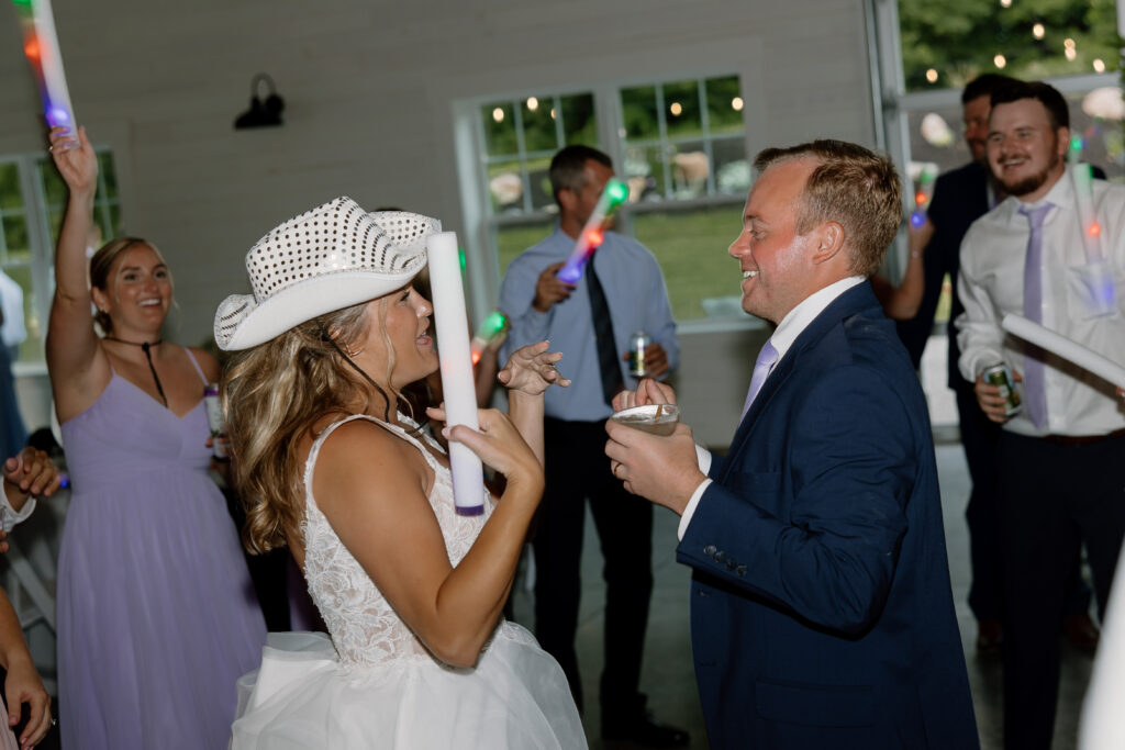 Allison & Joe on the dance floor surrounded by their friends at Williams Farm in Pataskala, Ohio